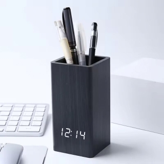 Horloge Réveil Numérique LED 2 en 1 – Multifonction avec Porte-Stylo, Contrôle Vocal, 3 Alarmes, Double Alimentation & Affichage de la Température - Noir